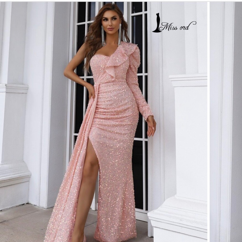 Brand New Formal Gown- Prom Goers!!! Beautiful Sequin Pink Gown